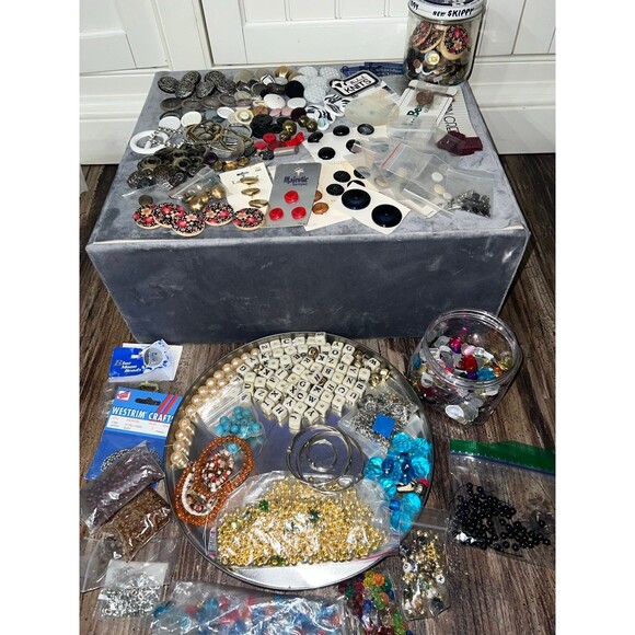 1500+ Vintage Buttons and Beads Set, DIY Craft Lot, Sewing lot, jewelry bead bun - Picture 2 of 12